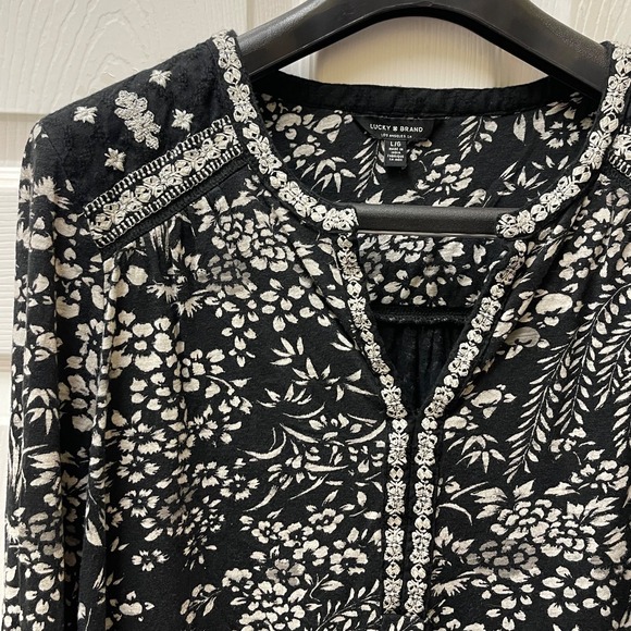 Lucky Brand Tops - Lucky Brand Women's Sz L V-Neck Mixed Fabric‎ Embroidered Lace Black & White Top
